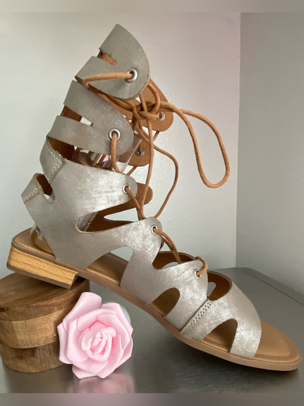 NEW WOMENS GLADIATOR LACE UP METALLIC SILVER SANDALS